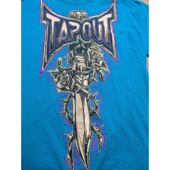 Tapout Men's 2XB 2XL Big Logo Graphic Print T-Shirt Grunge Knife Blue Purple - Picture 3 of 7